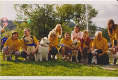Žluté lázně - dobrovolníci se psy.